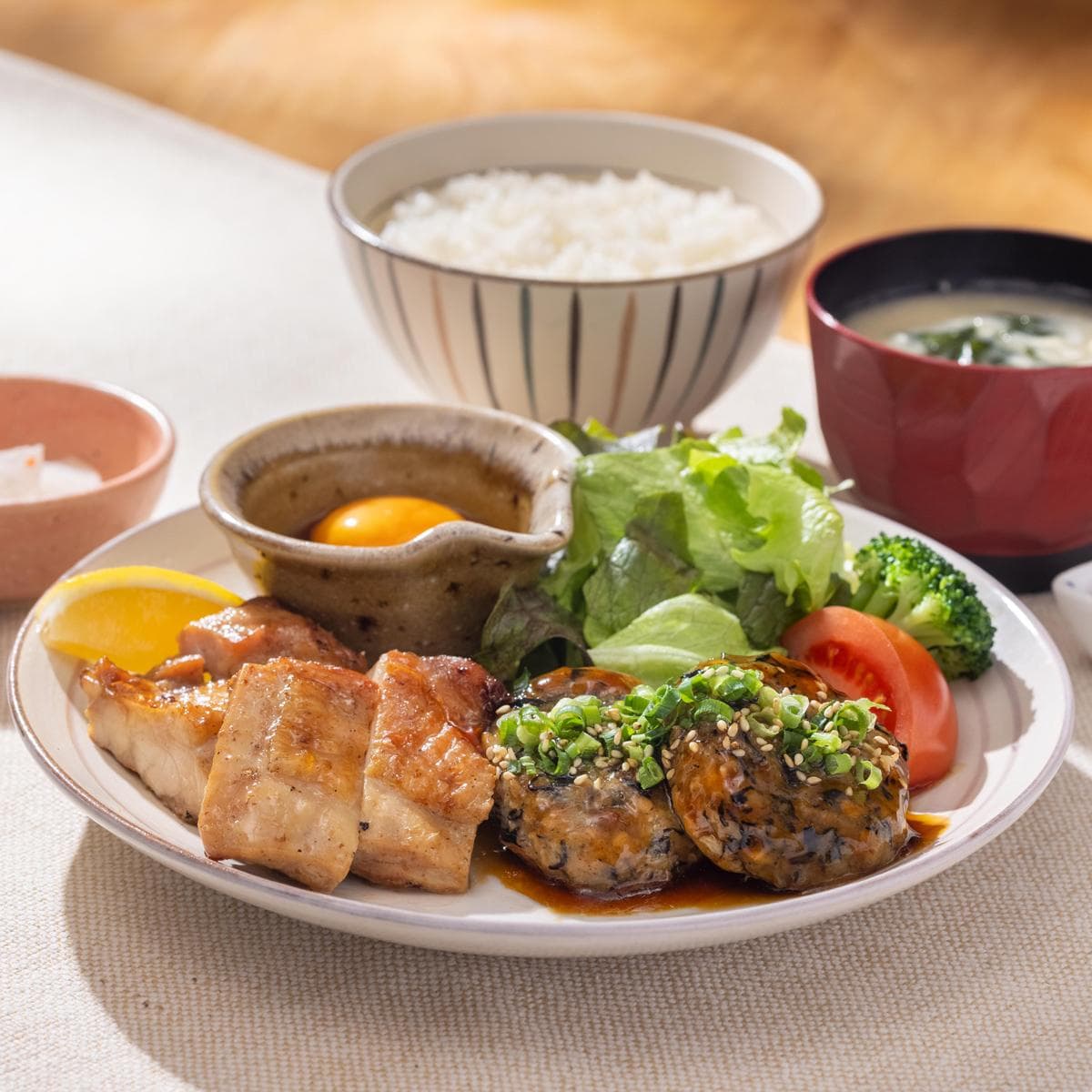 大戸屋定食 ひじき入り鶏つくねともろみチキンの炭火焼き定食